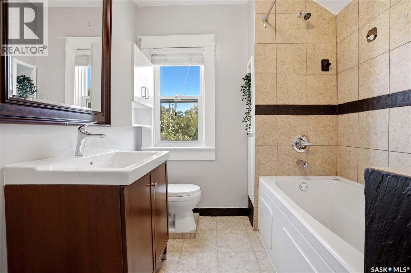 721 College Avenue, Regina, SK - Indoor Photo Showing Bathroom