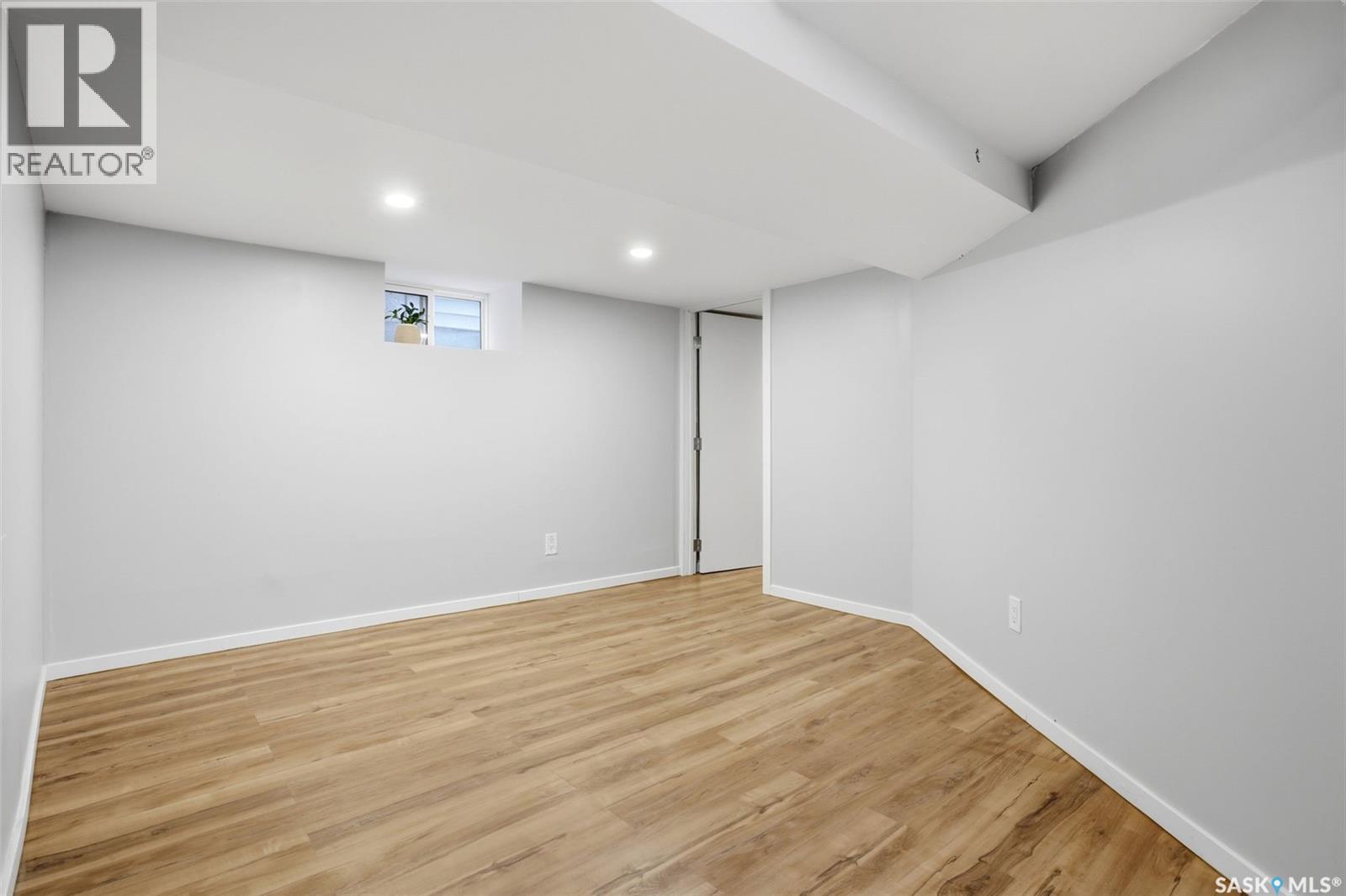 721 College Avenue, Regina, SK - Indoor