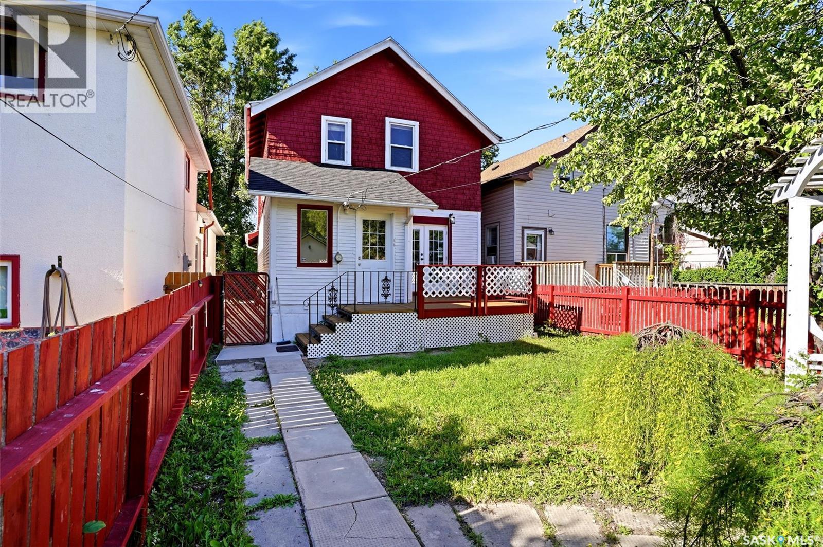 721 College Avenue, Regina, SK - Outdoor With Deck Patio Veranda