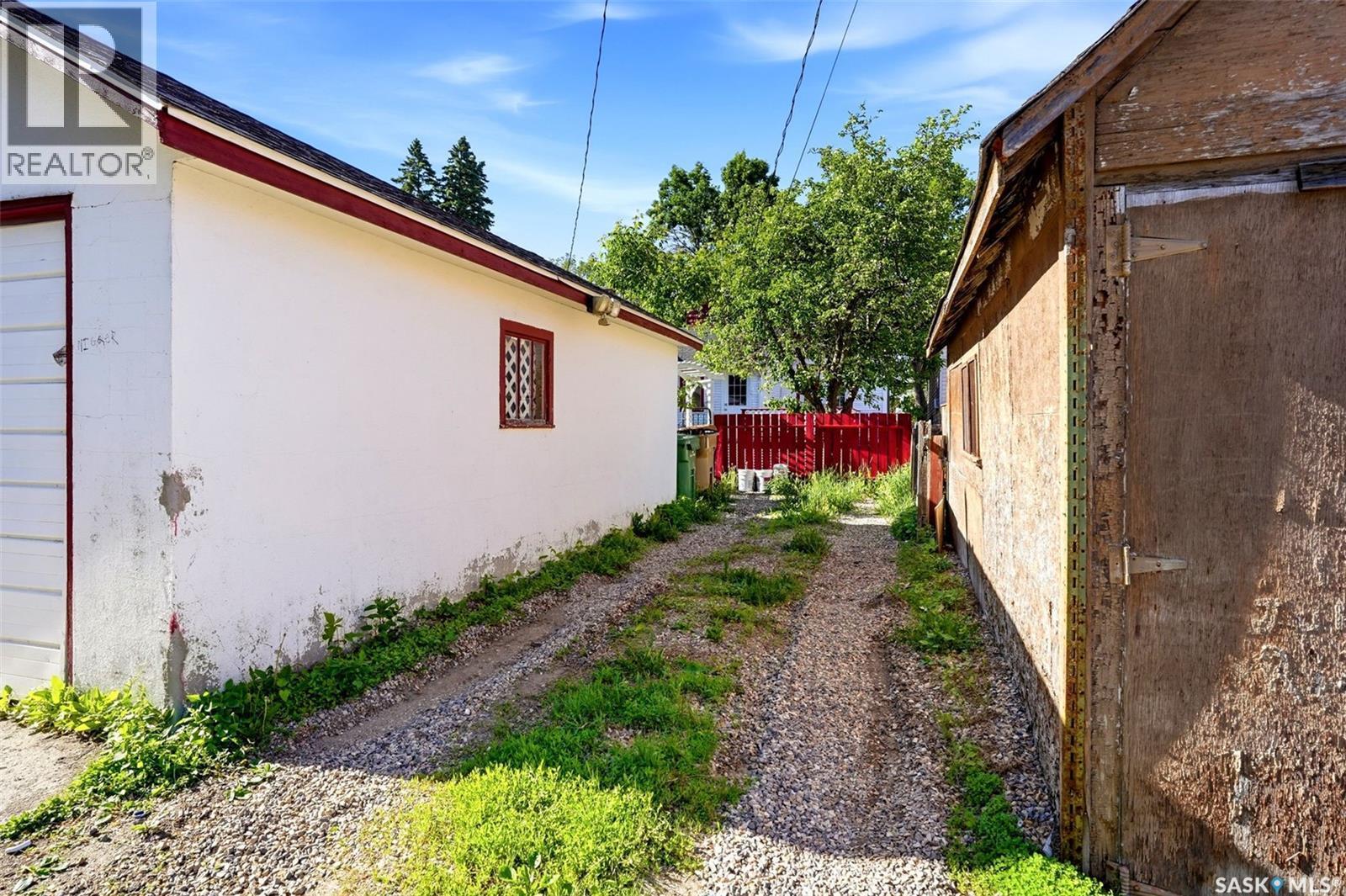 721 College Avenue, Regina, SK - Outdoor