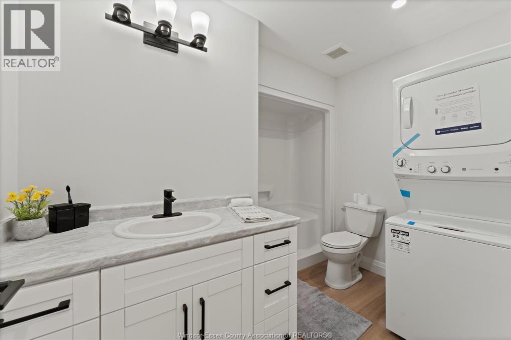 1861 Meighen Unit# 3, Windsor, ON - Indoor Photo Showing Bathroom