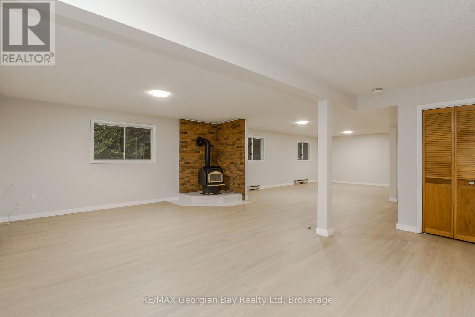25 Albert Avenue, Tiny, ON - Indoor