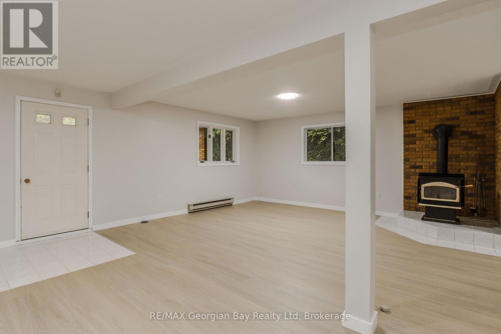 25 Albert Avenue, Tiny, ON - Indoor Photo Showing Other Room