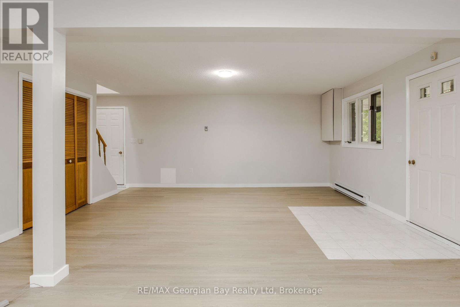 25 Albert Avenue, Tiny, ON - Indoor Photo Showing Other Room