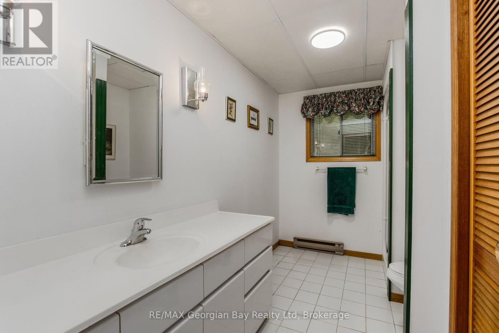 Ground Level Bath - 25 Albert Avenue, Tiny, ON - Indoor Photo Showing Bathroom