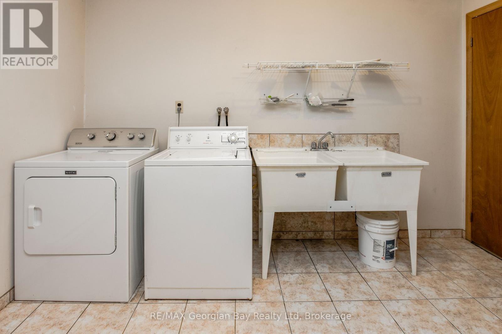Laundry - 25 Albert Avenue, Tiny, ON - Indoor Photo Showing Laundry Room