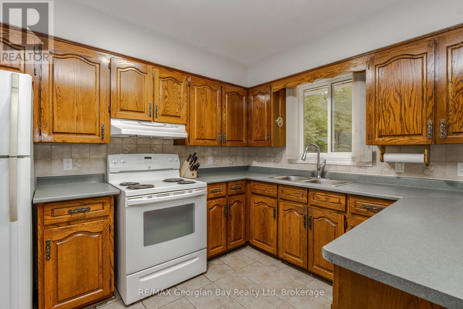 Kitchen - 25 Albert Avenue, Tiny, ON - Indoor Photo Showing Kitchen With Double Sink