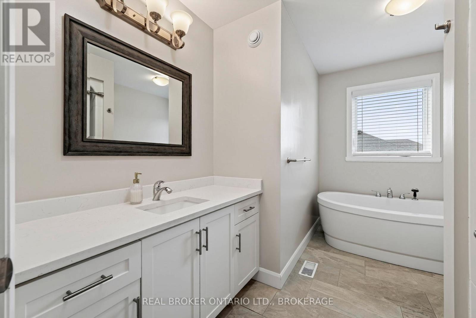 2199 Burke Avenue, Cornwall, ON - Indoor Photo Showing Bathroom