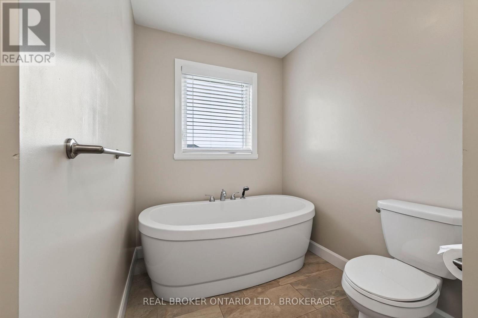 2199 Burke Avenue, Cornwall, ON - Indoor Photo Showing Bathroom