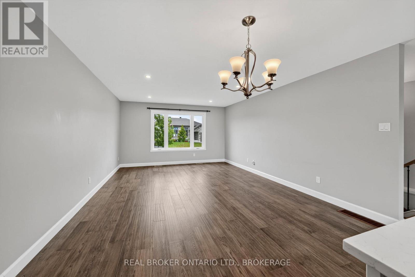 2199 Burke Avenue, Cornwall, ON - Indoor Photo Showing Other Room