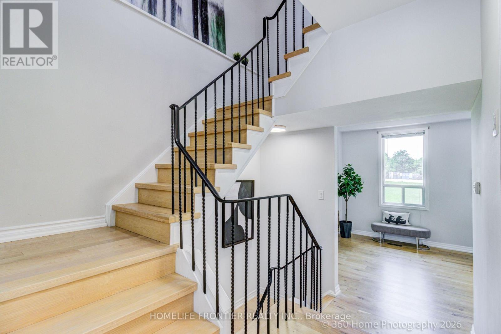 92 Poplar Crescent W, Aurora, ON - Indoor Photo Showing Other Room