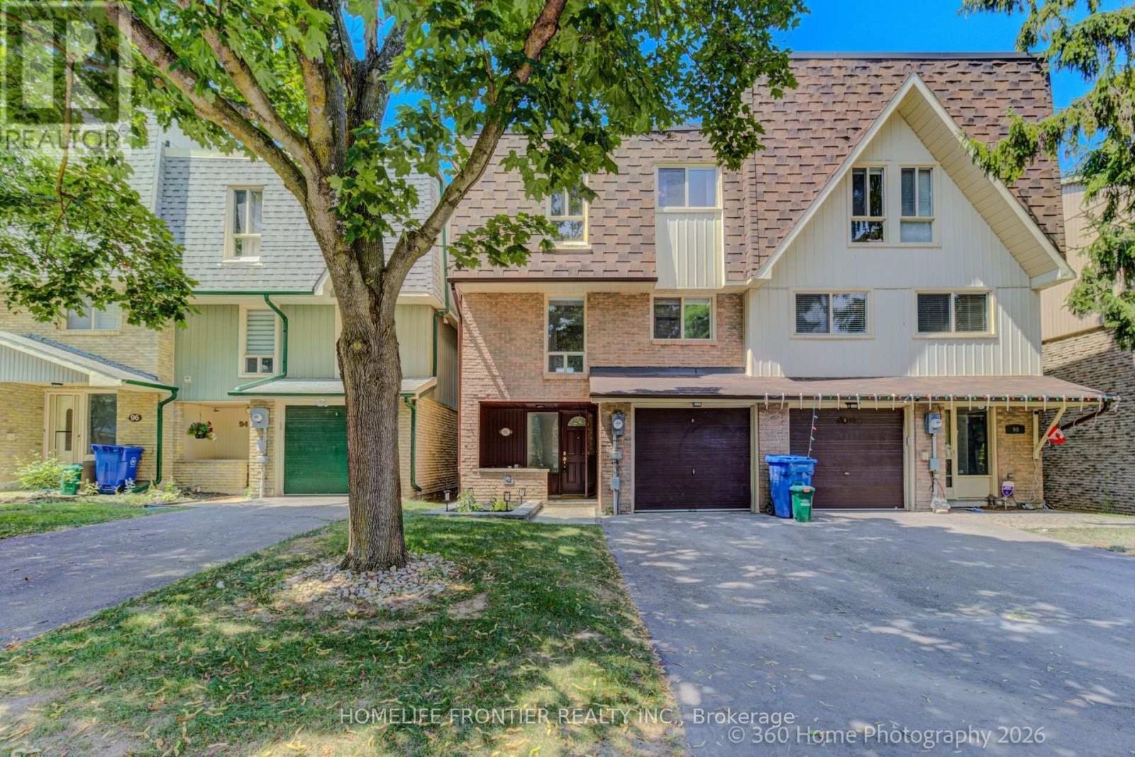 92 Poplar Crescent W, Aurora, ON - Outdoor With Facade