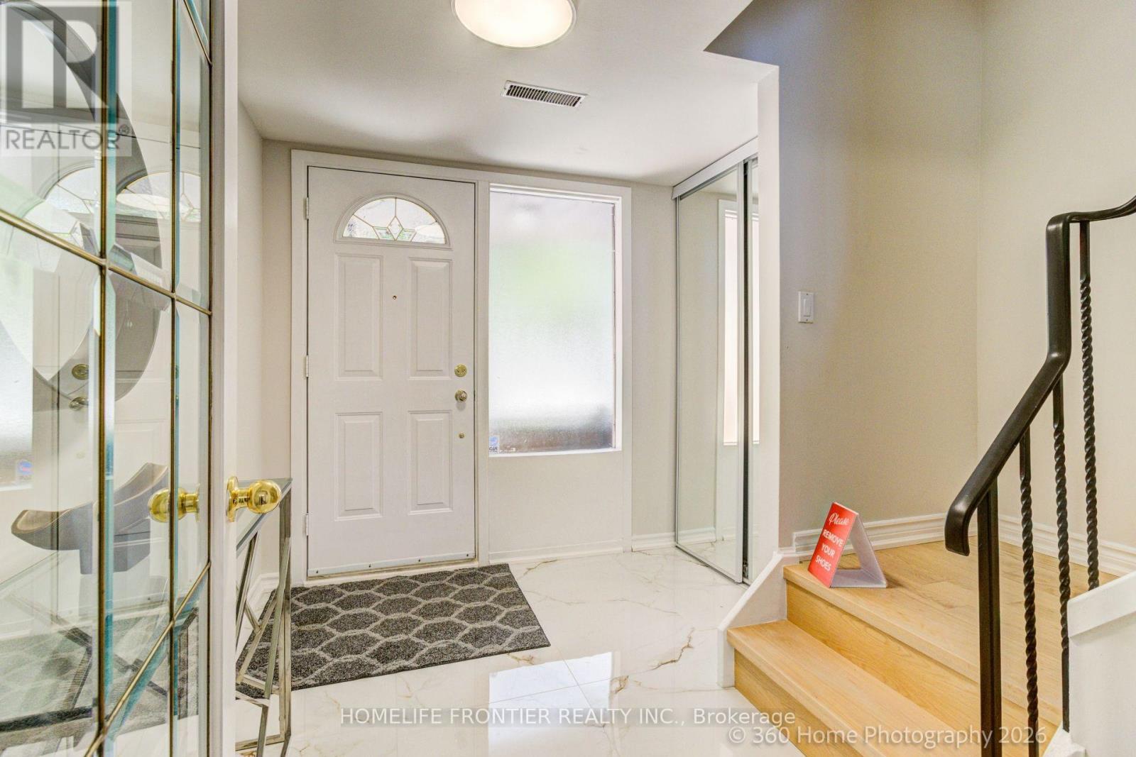 92 Poplar Crescent W, Aurora, ON - Indoor
