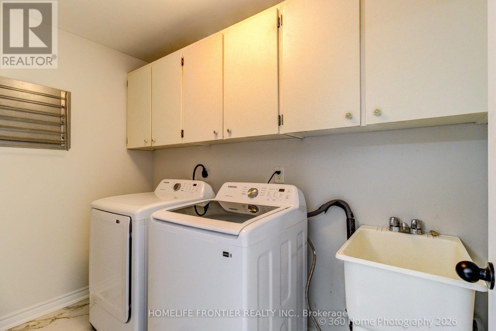 92 Poplar Crescent W, Aurora, ON - Indoor Photo Showing Laundry Room
