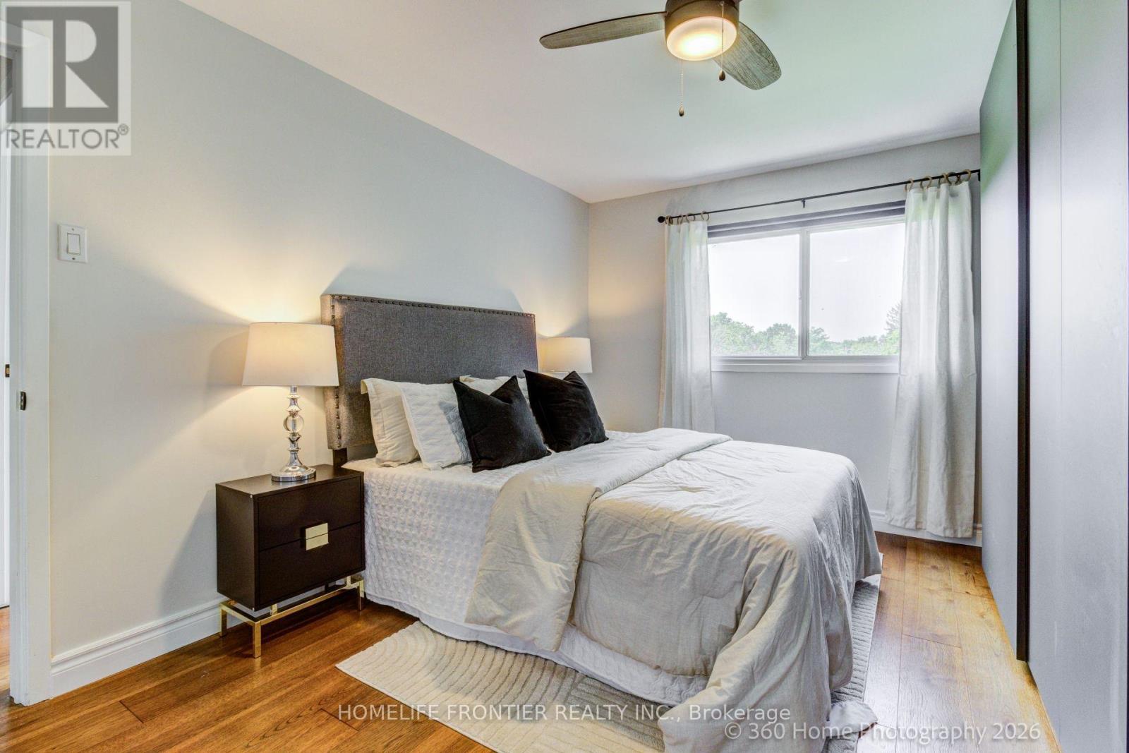 92 Poplar Crescent W, Aurora, ON - Indoor Photo Showing Bedroom