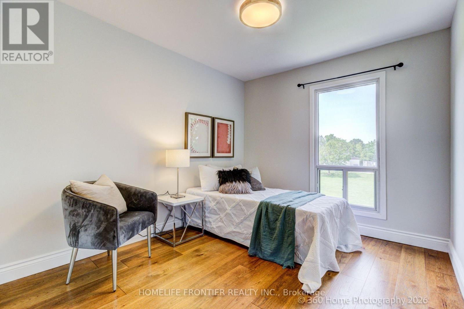 92 Poplar Crescent W, Aurora, ON - Indoor Photo Showing Bedroom