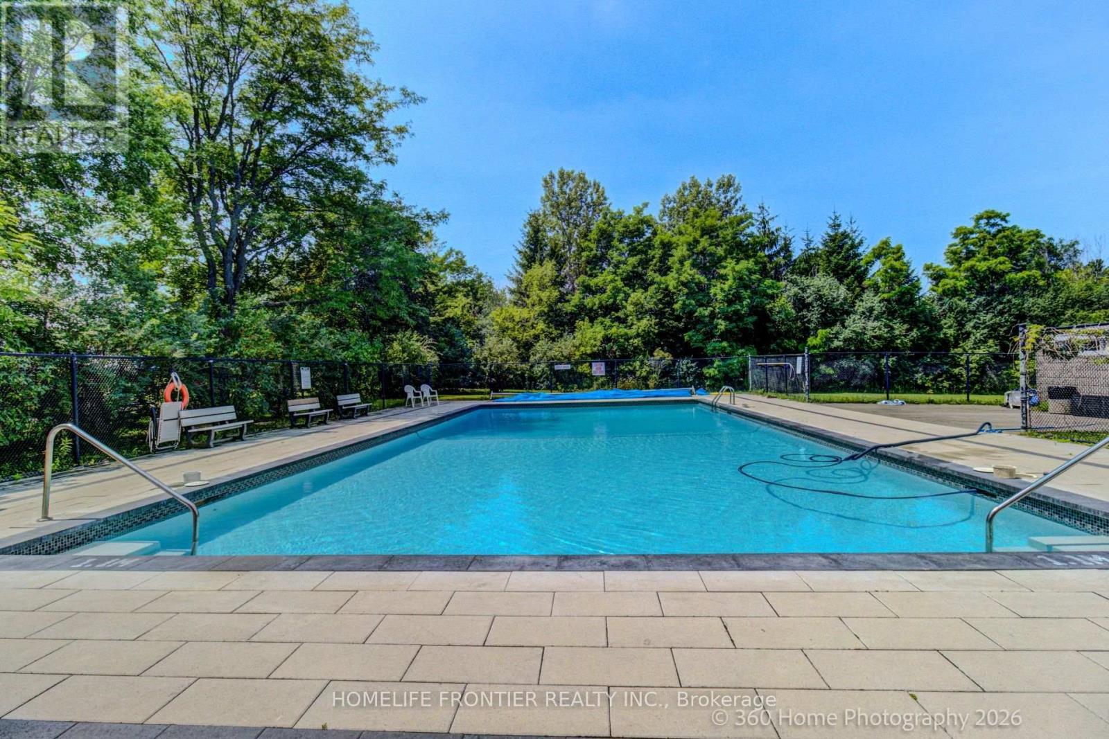 92 Poplar Crescent W, Aurora, ON - Outdoor With In Ground Pool With Backyard
