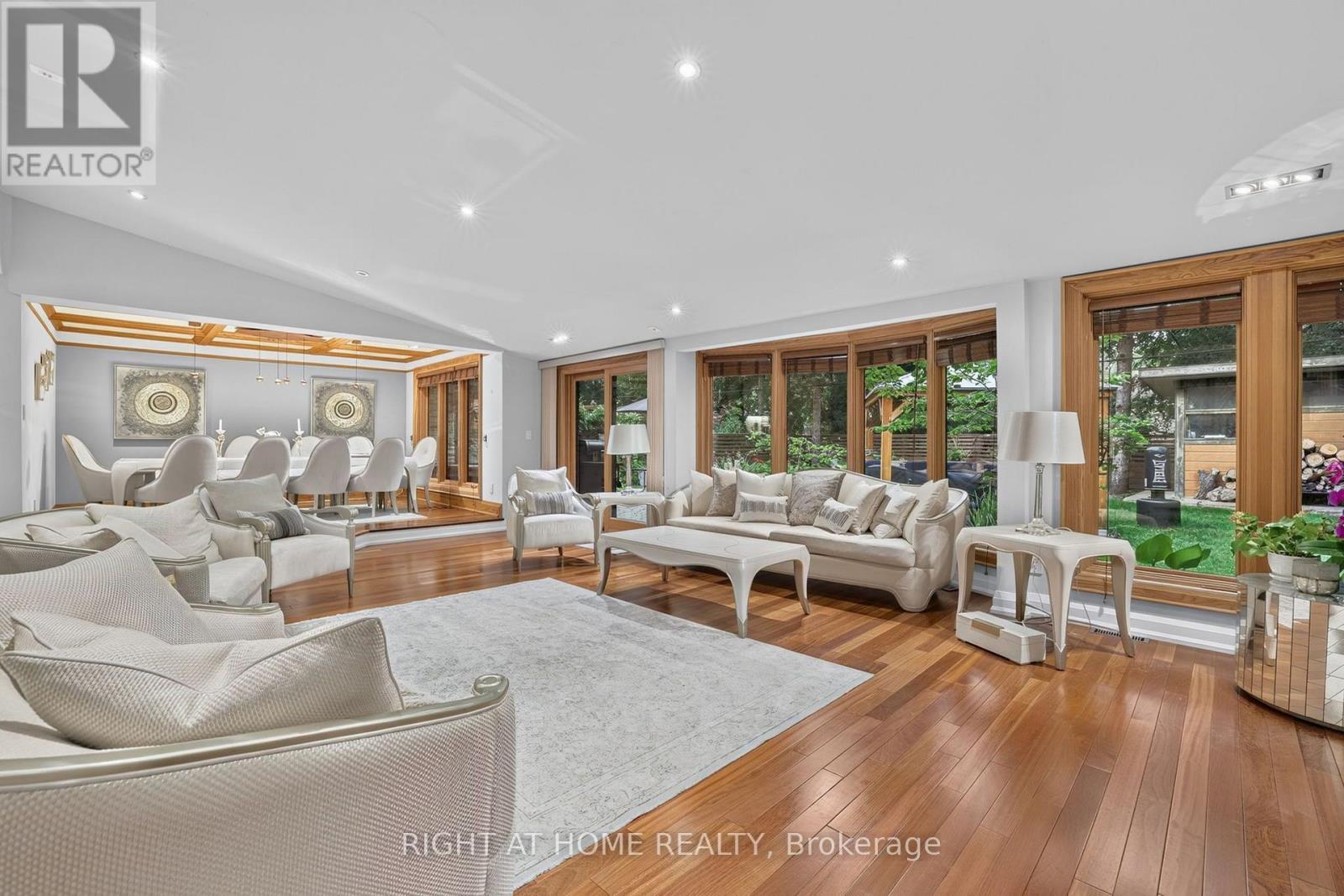 35 Brightbay Crescent, Markham, ON - Indoor Photo Showing Living Room