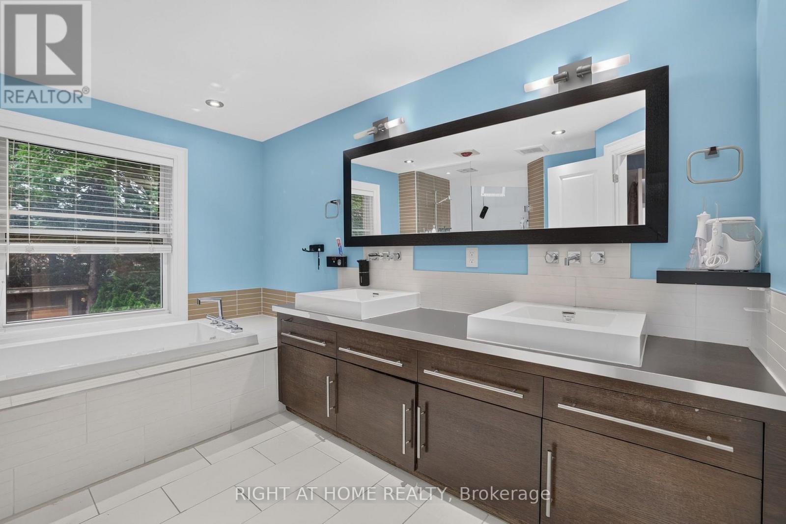 35 Brightbay Crescent, Markham, ON - Indoor Photo Showing Bathroom