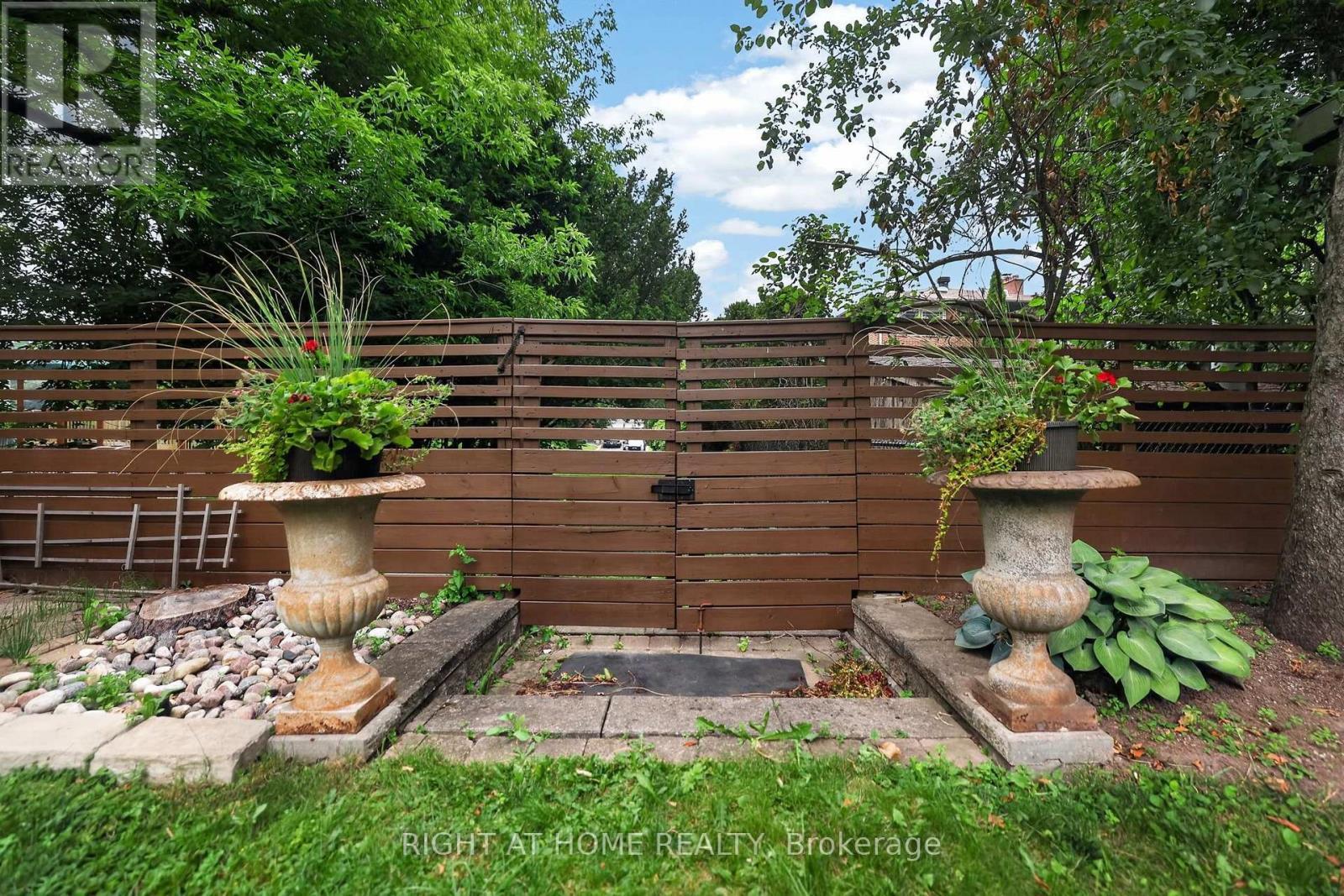 35 Brightbay Crescent, Markham, ON - Outdoor