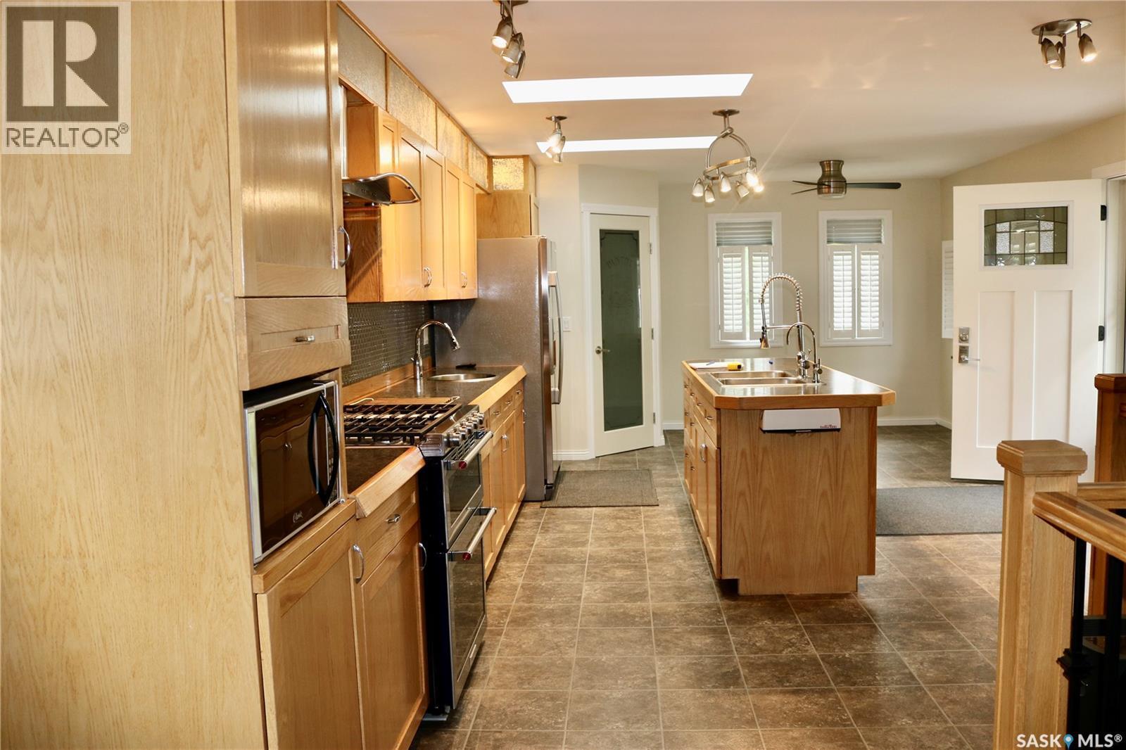 509 Mark Avenue, Moosomin, SK - Indoor Photo Showing Kitchen With Double Sink