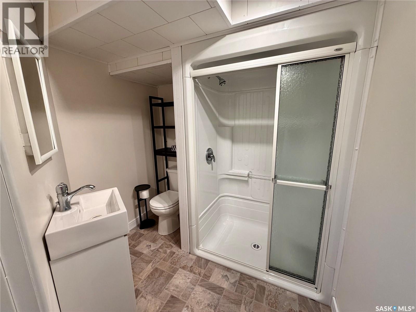 509 Mark Avenue, Moosomin, SK - Indoor Photo Showing Bathroom