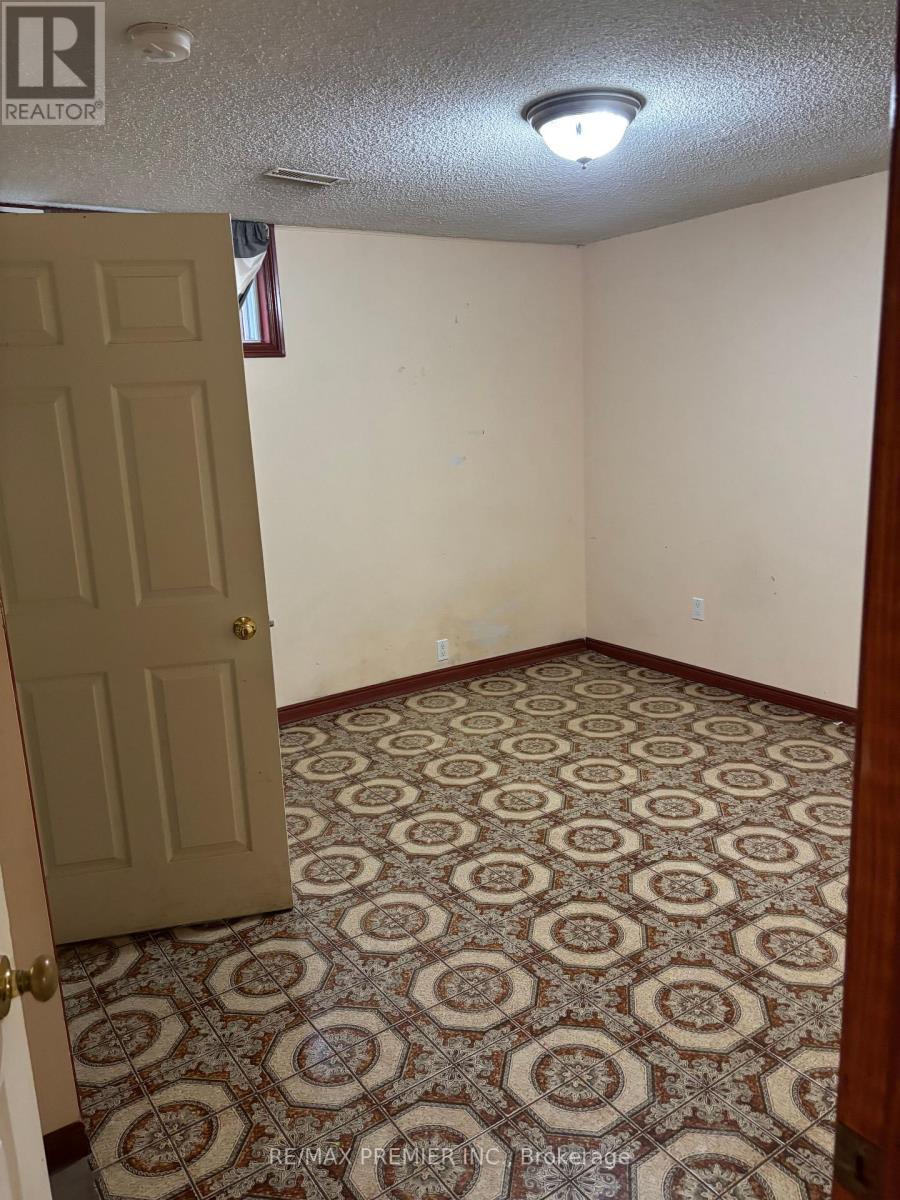 Lower - 37 Irwin Road, Toronto, ON - Indoor Photo Showing Other Room