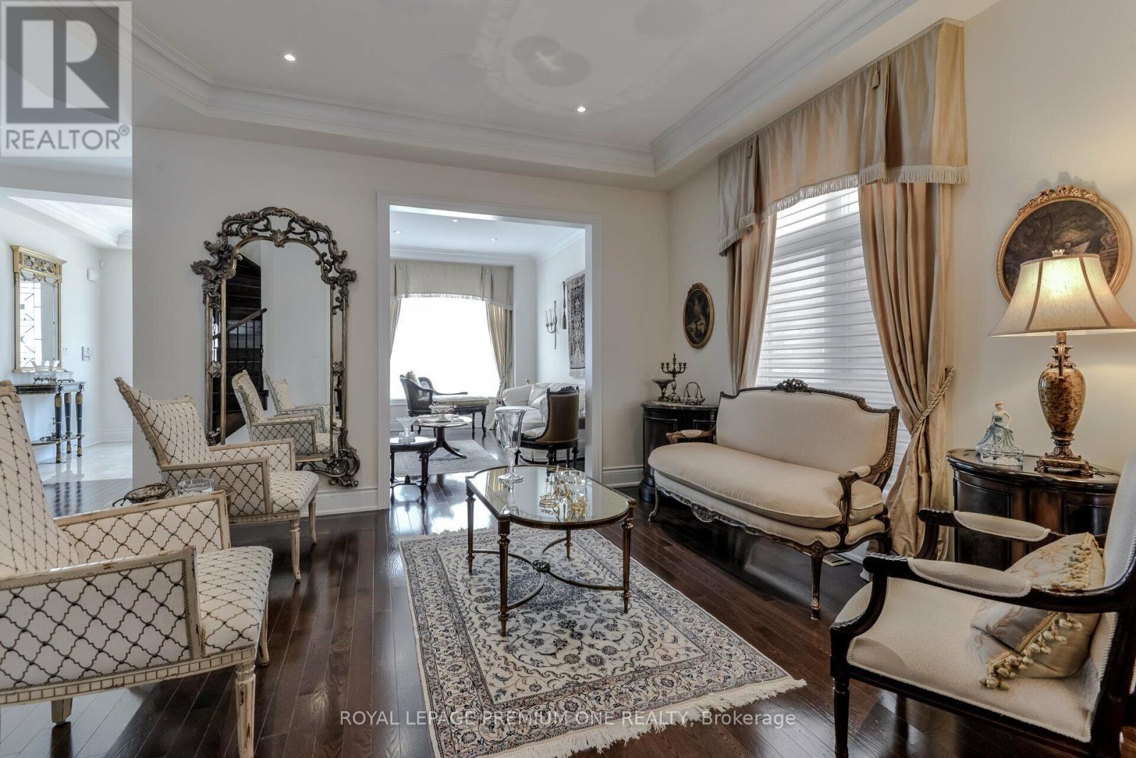107 Headwind Boulevard, Vaughan, ON - Indoor Photo Showing Living Room