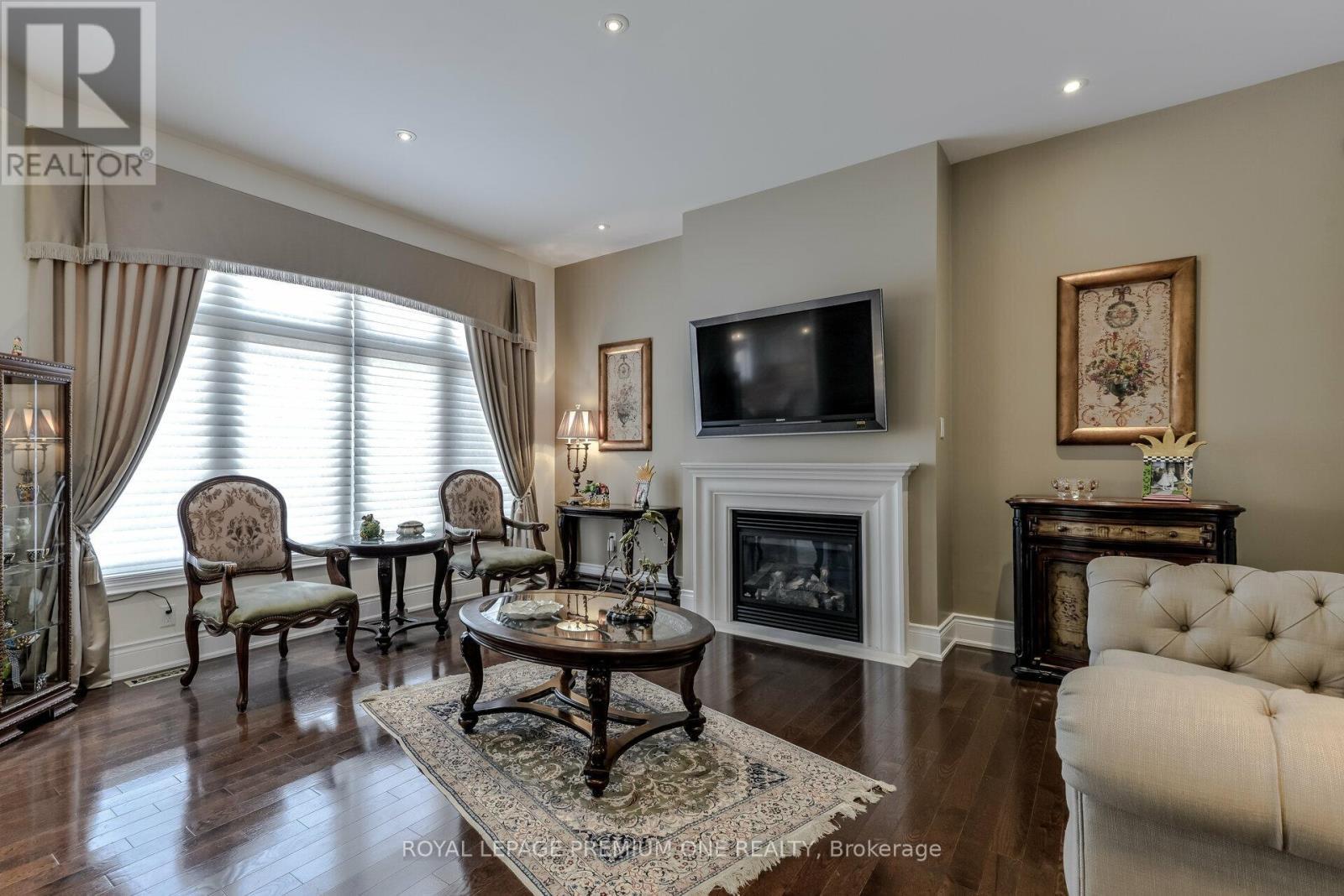 107 Headwind Boulevard, Vaughan, ON - Indoor Photo Showing Living Room With Fireplace