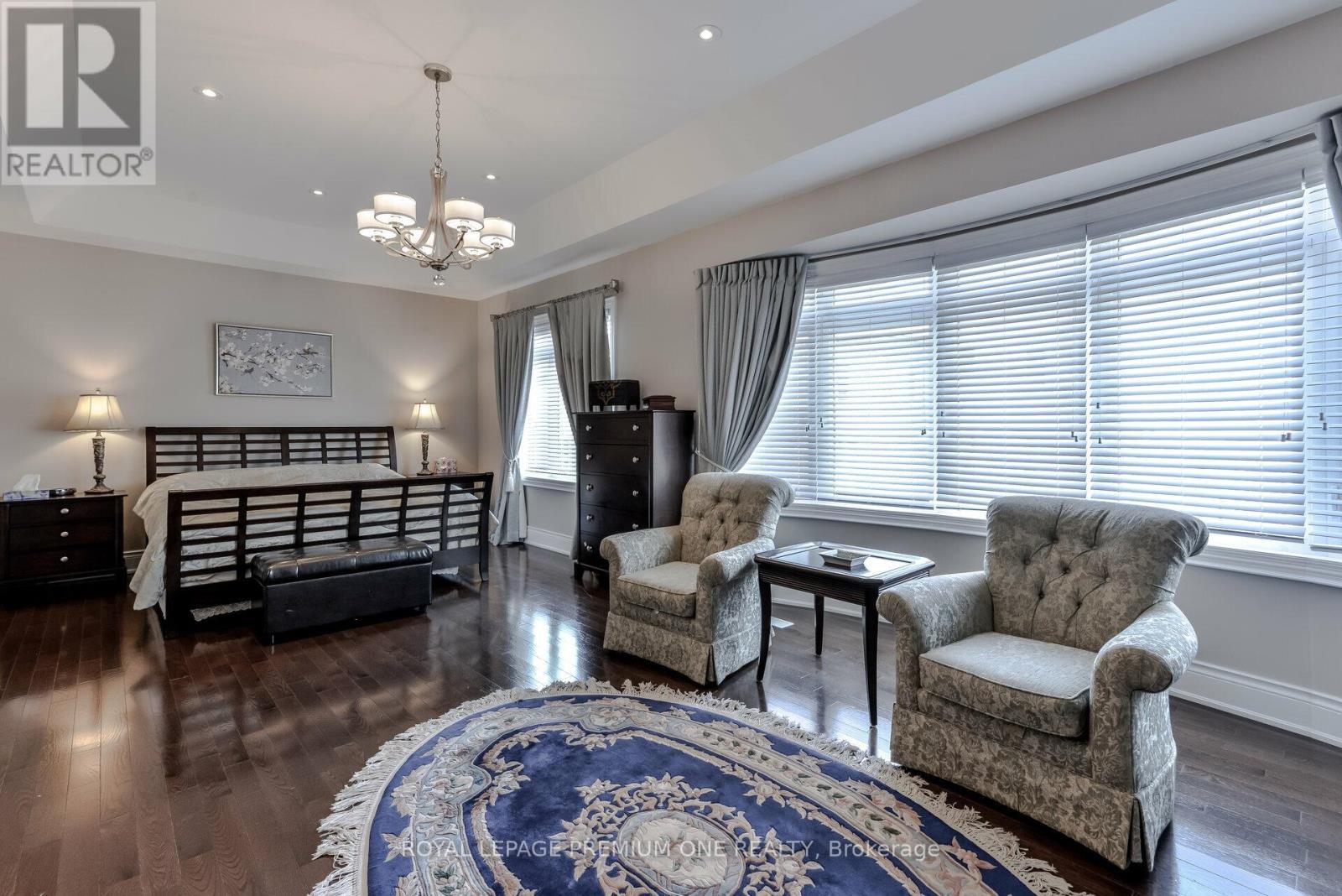 107 Headwind Boulevard, Vaughan, ON - Indoor Photo Showing Living Room