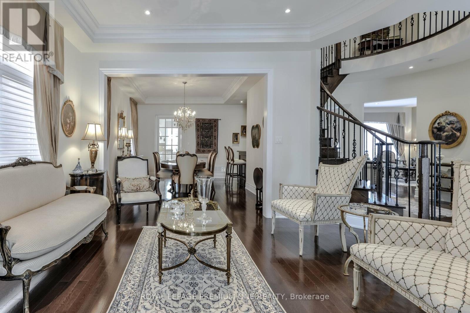 107 Headwind Boulevard, Vaughan, ON - Indoor Photo Showing Living Room