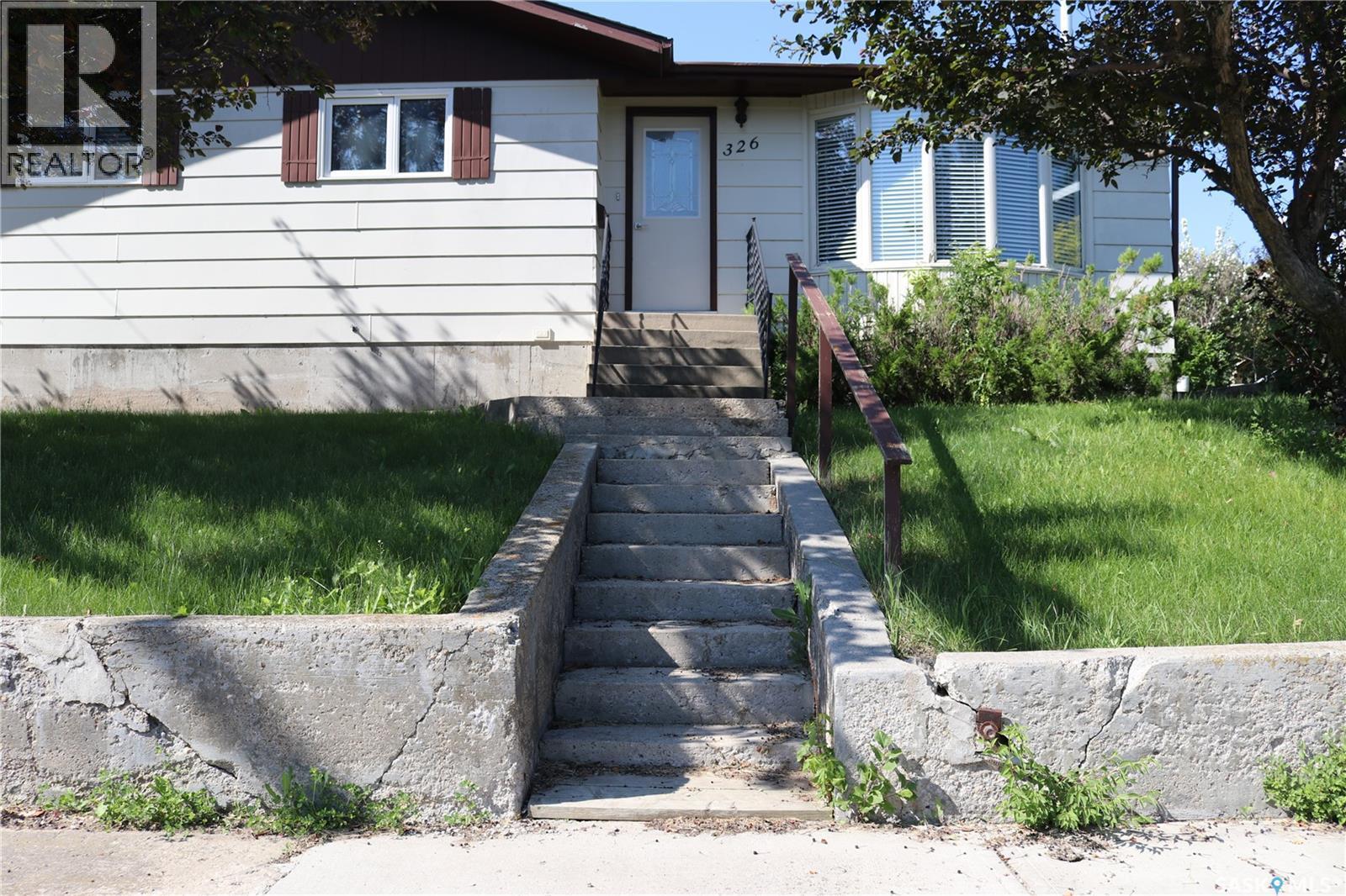 326 3Rd Avenue, Young, SK - Outdoor