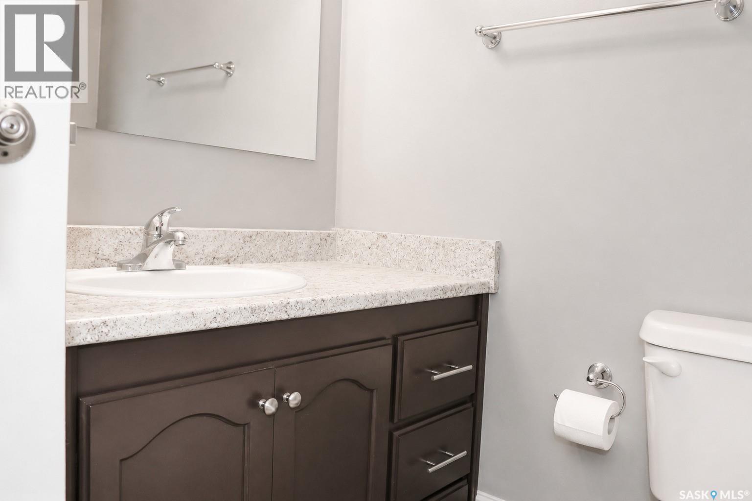 326 3Rd Avenue, Young, SK - Indoor Photo Showing Bathroom
