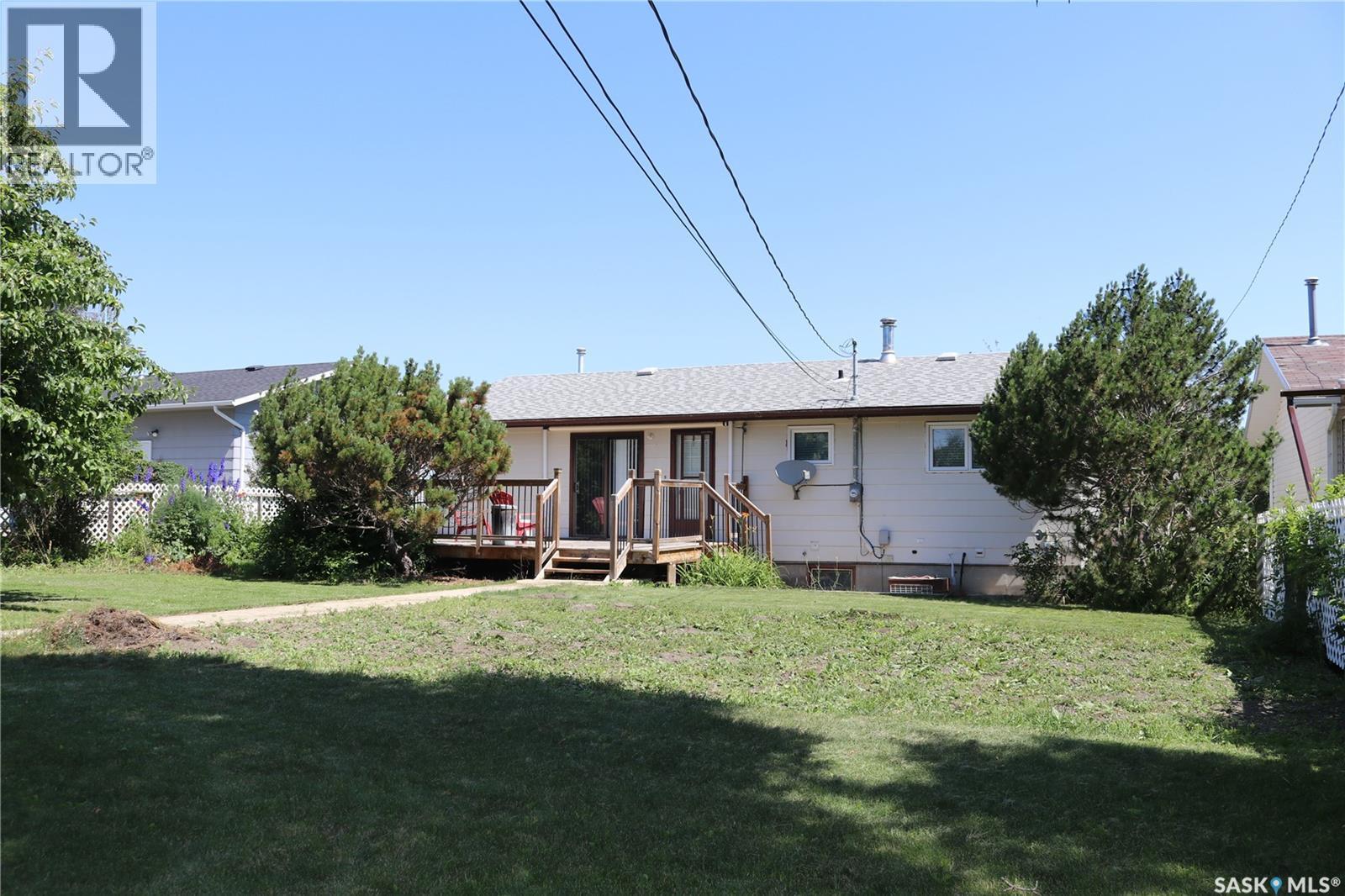 326 3Rd Avenue, Young, SK - Outdoor