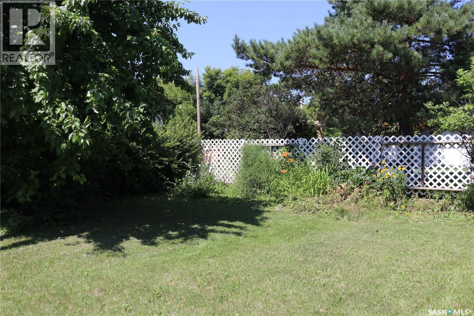 326 3Rd Avenue, Young, SK - Outdoor