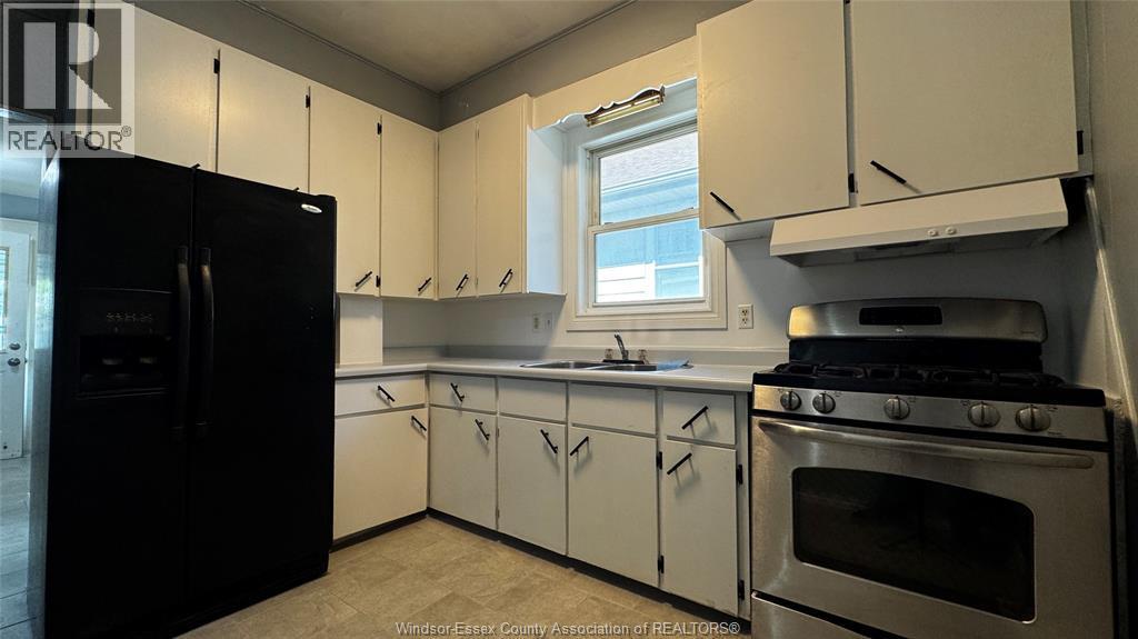 377 Chappell, Windsor, ON - Indoor Photo Showing Kitchen With Double Sink