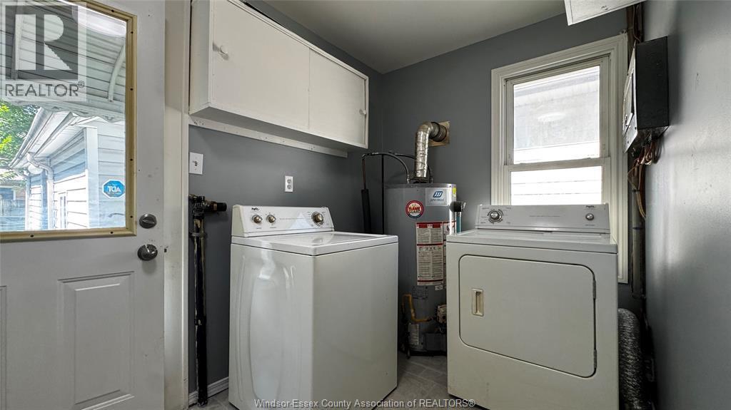 377 Chappell, Windsor, ON - Indoor Photo Showing Laundry Room