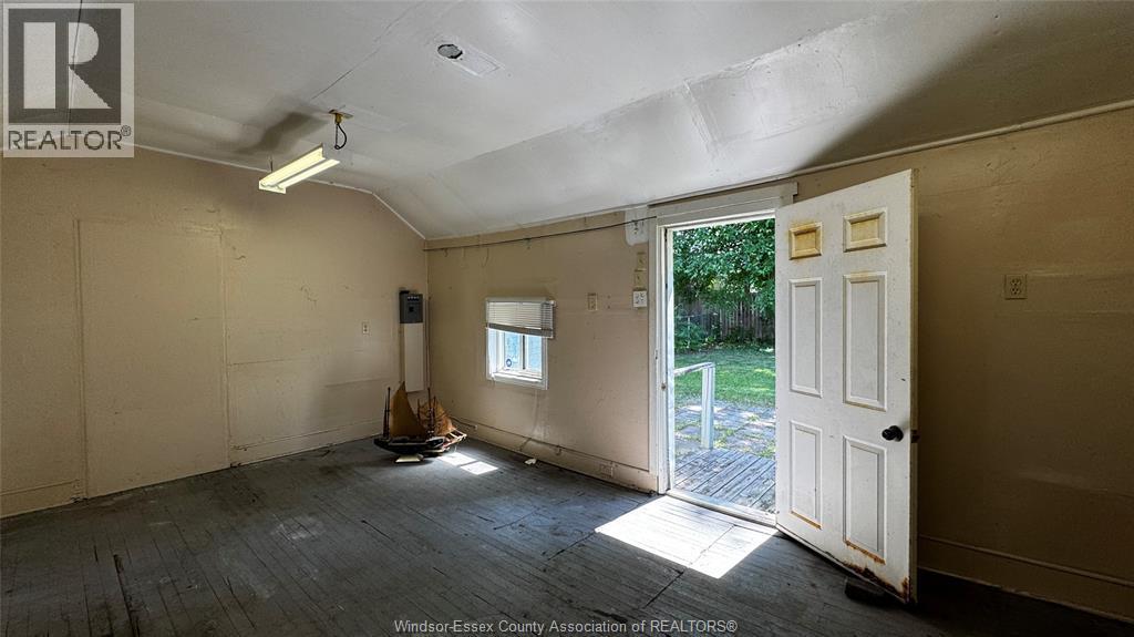 377 Chappell, Windsor, ON - Indoor Photo Showing Garage