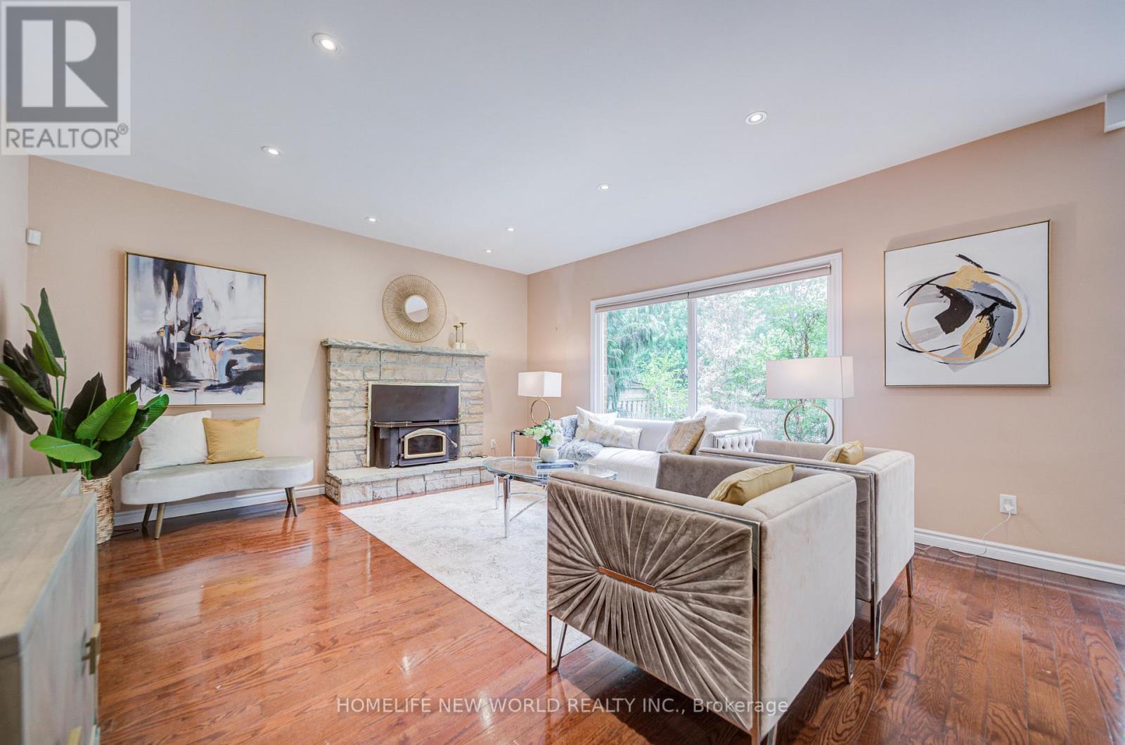 4468 Beacon Lane, Mississauga, ON - Indoor Photo Showing Living Room With Fireplace