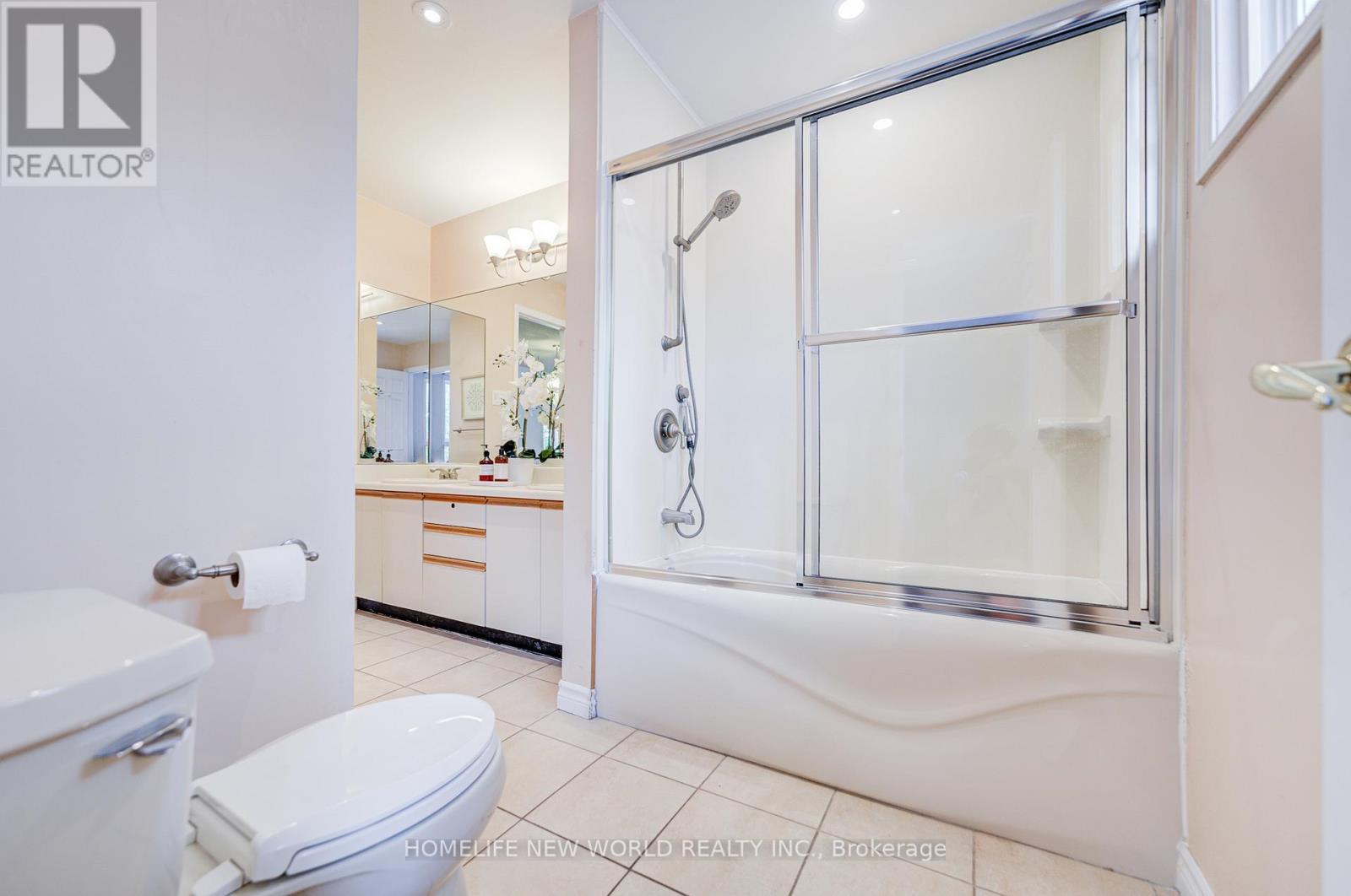 4468 Beacon Lane, Mississauga, ON - Indoor Photo Showing Bathroom