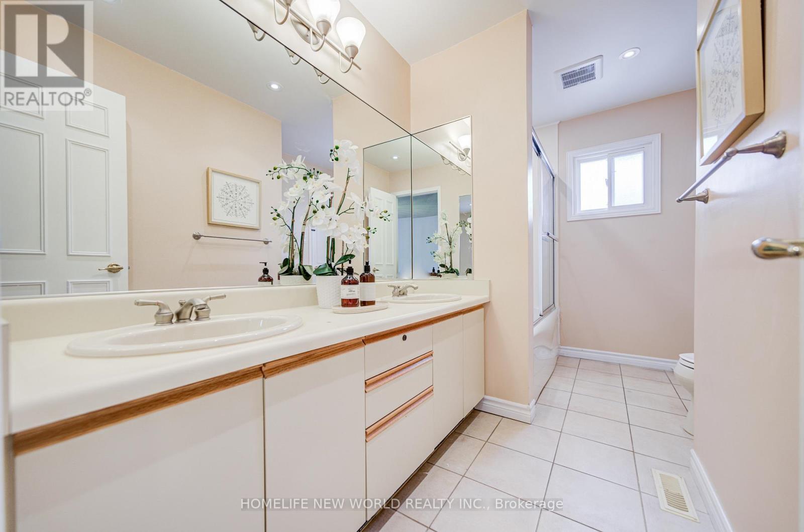 4468 Beacon Lane, Mississauga, ON - Indoor Photo Showing Bathroom