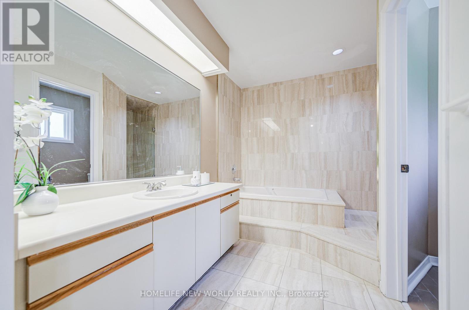 4468 Beacon Lane, Mississauga, ON - Indoor Photo Showing Bathroom