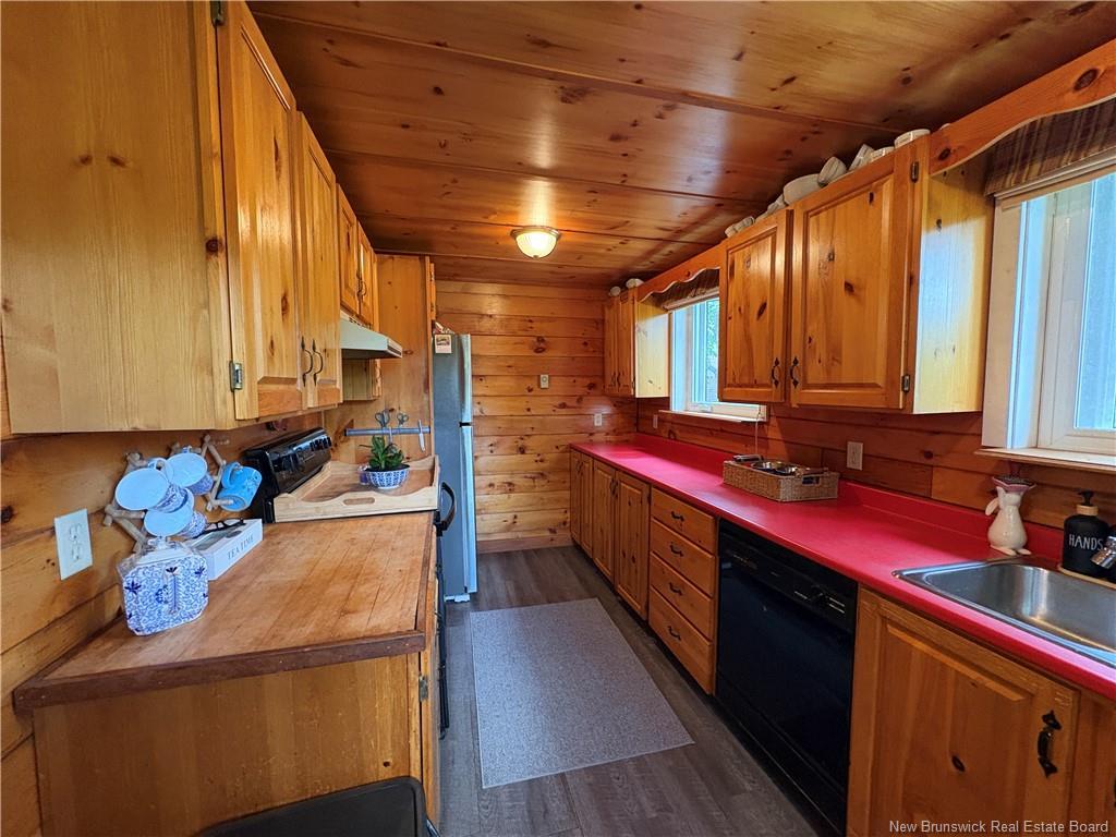 27 Binks Cres, Harvey, NB