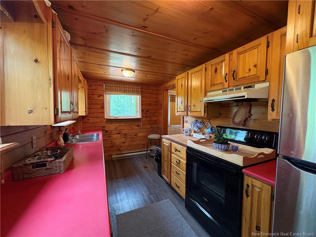 27 Binks Cres, Harvey, NB