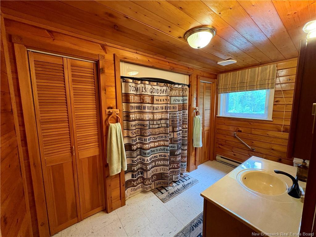 27 Binks Cres, Harvey, NB