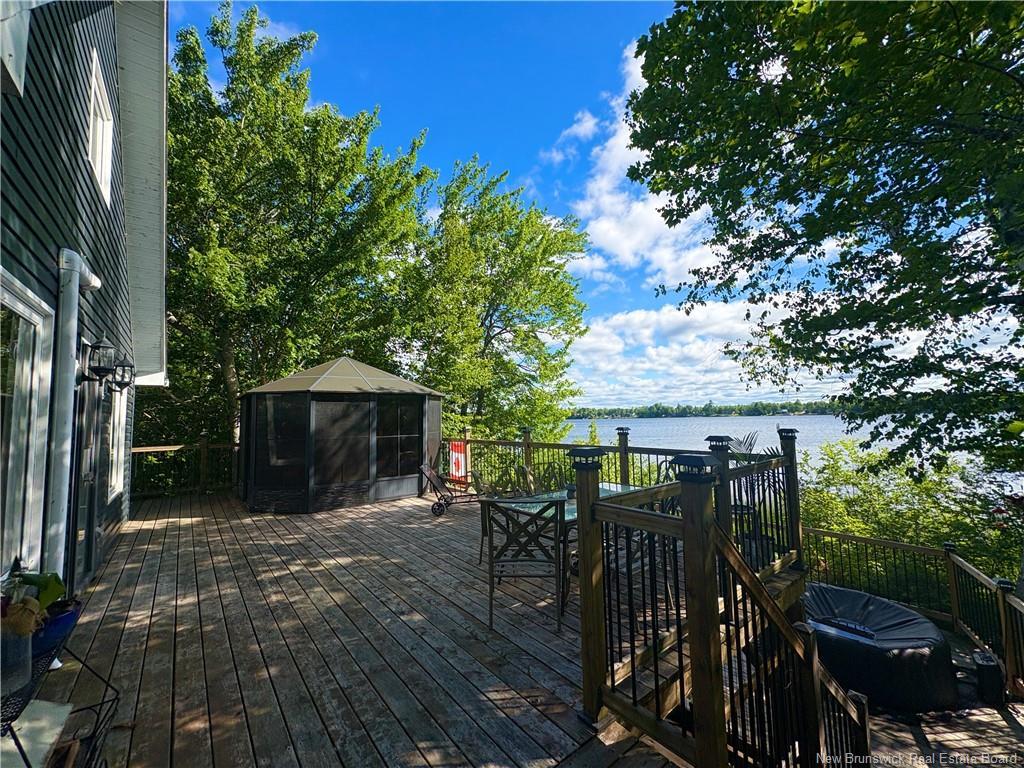 27 Binks Cres, Harvey, NB