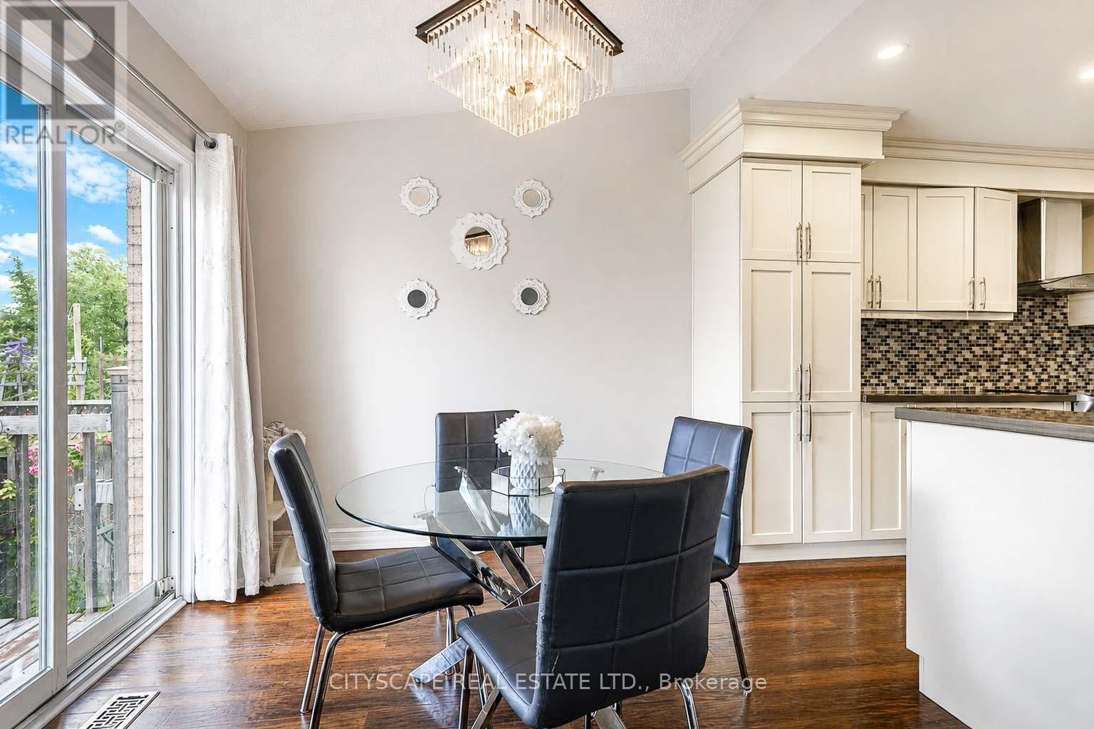 764 Avocado Crescent, Mississauga, ON - Indoor Photo Showing Dining Room
