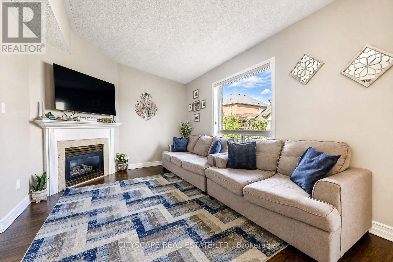 764 Avocado Crescent, Mississauga, ON - Indoor Photo Showing Living Room With Fireplace