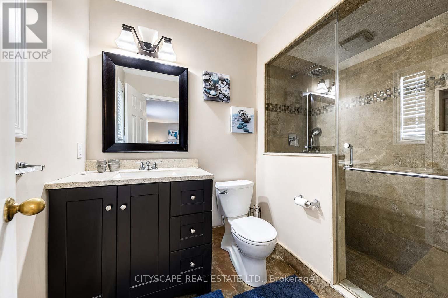 764 Avocado Crescent, Mississauga, ON - Indoor Photo Showing Bathroom