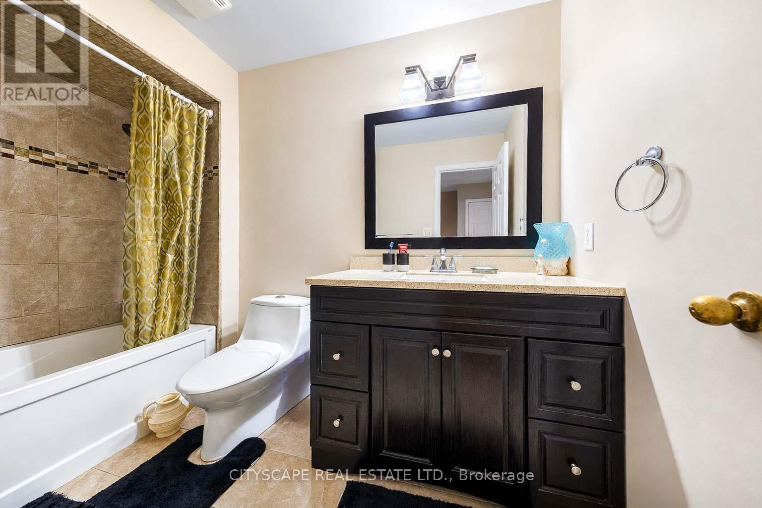 764 Avocado Crescent, Mississauga, ON - Indoor Photo Showing Bathroom
